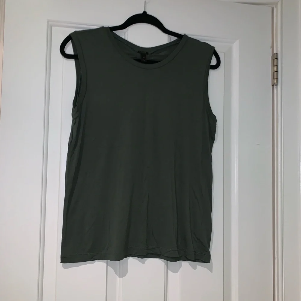 Women’s J. Crew xs green tank top